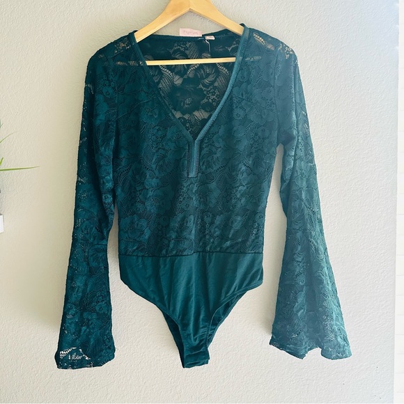WILLOW-ROOT Bodysuit Women Medium Green Lace Bell Sleeve Snap Bottom - Picture 2 of 9